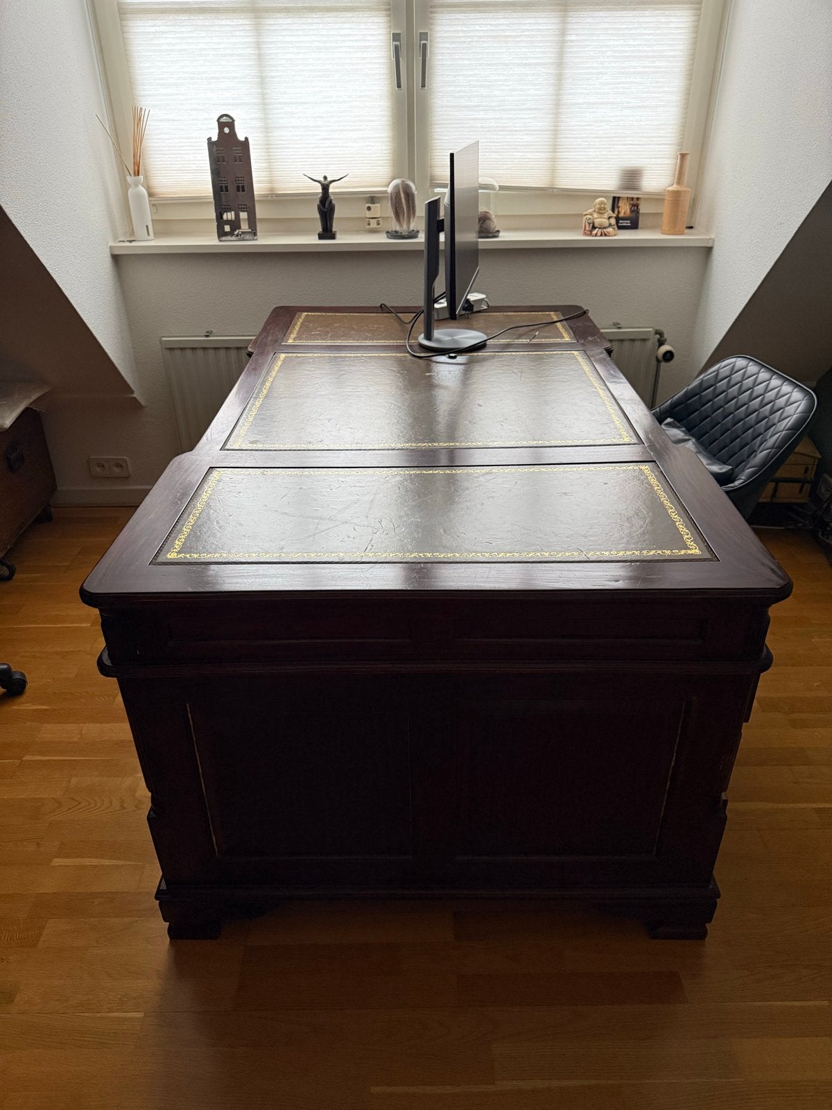 Antiek houten Engels bureau met leren blad, Huis en Inrichting, Ophalen, Overige typen, Gebruikt, Antiek