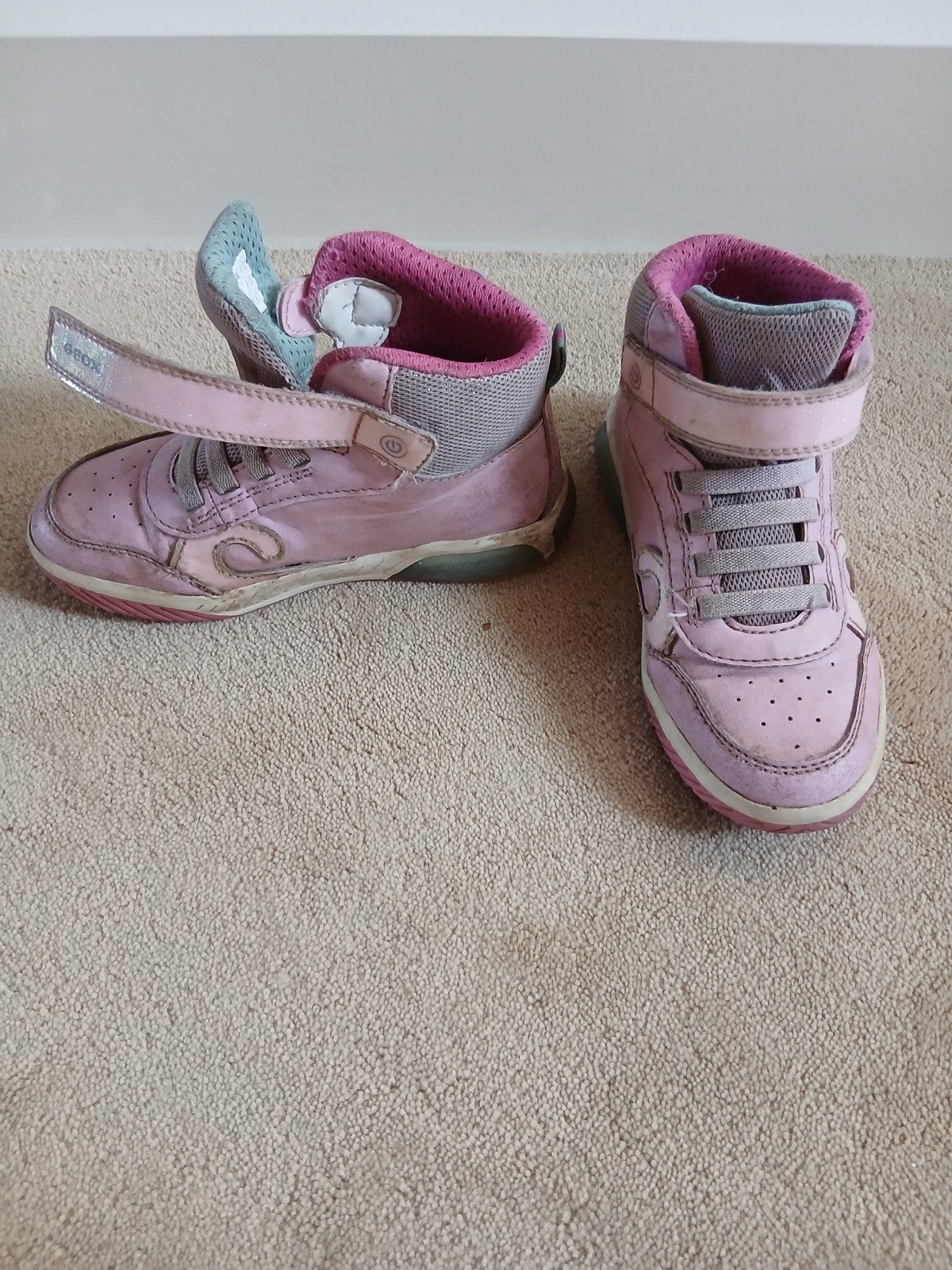 Geox schoenen met lichtjes - Maat 30, Gebruikt, Meisje, Schoenen, Ophalen of Verzenden