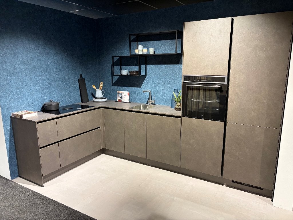 showroomkeuken Rodez 371 beton Terragrau (839) 50% korting, Ophalen, Hoekkeuken, Nieuw, Greeploos