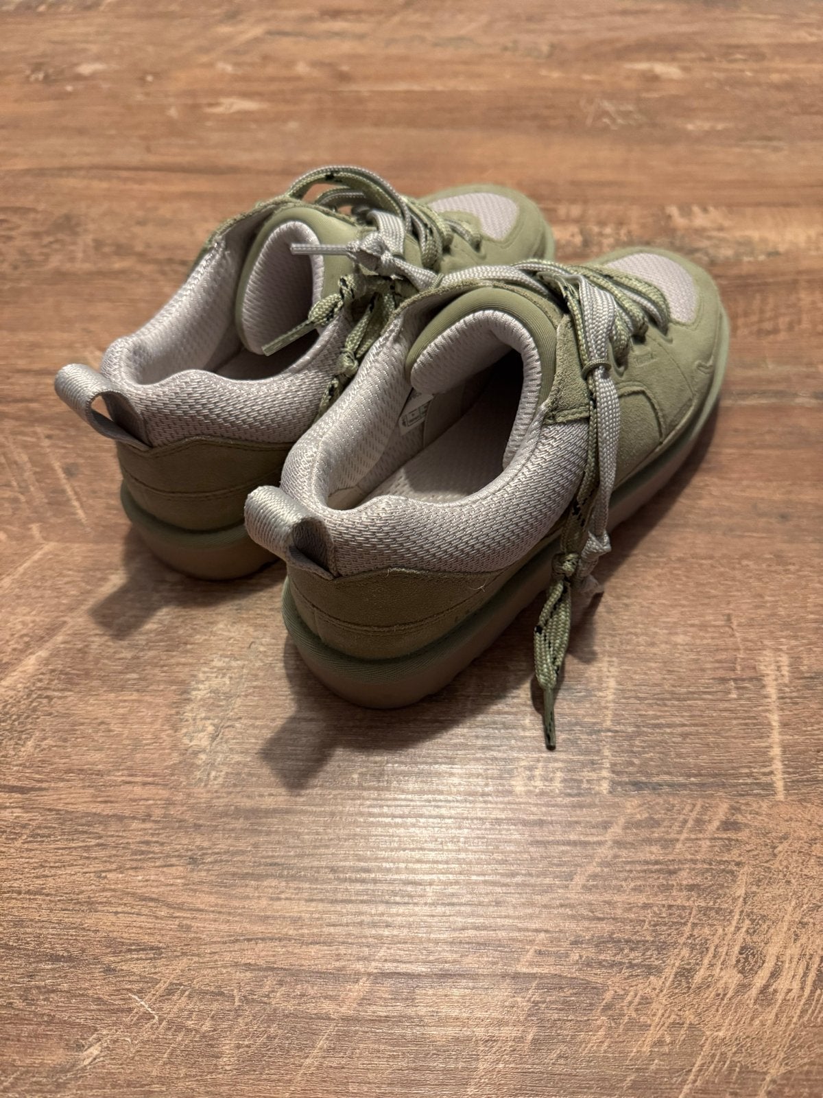Uggs sneakers groen - Maat 40, Ophalen of Verzenden, Zo goed als nieuw, Groen, Sneakers of Gympen