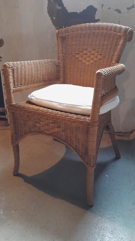 Prachtige rieten stoel met armleuningen, Huis en Inrichting, Stoelen, Ophalen of Verzenden, Zo goed als nieuw, Bruin, Eén