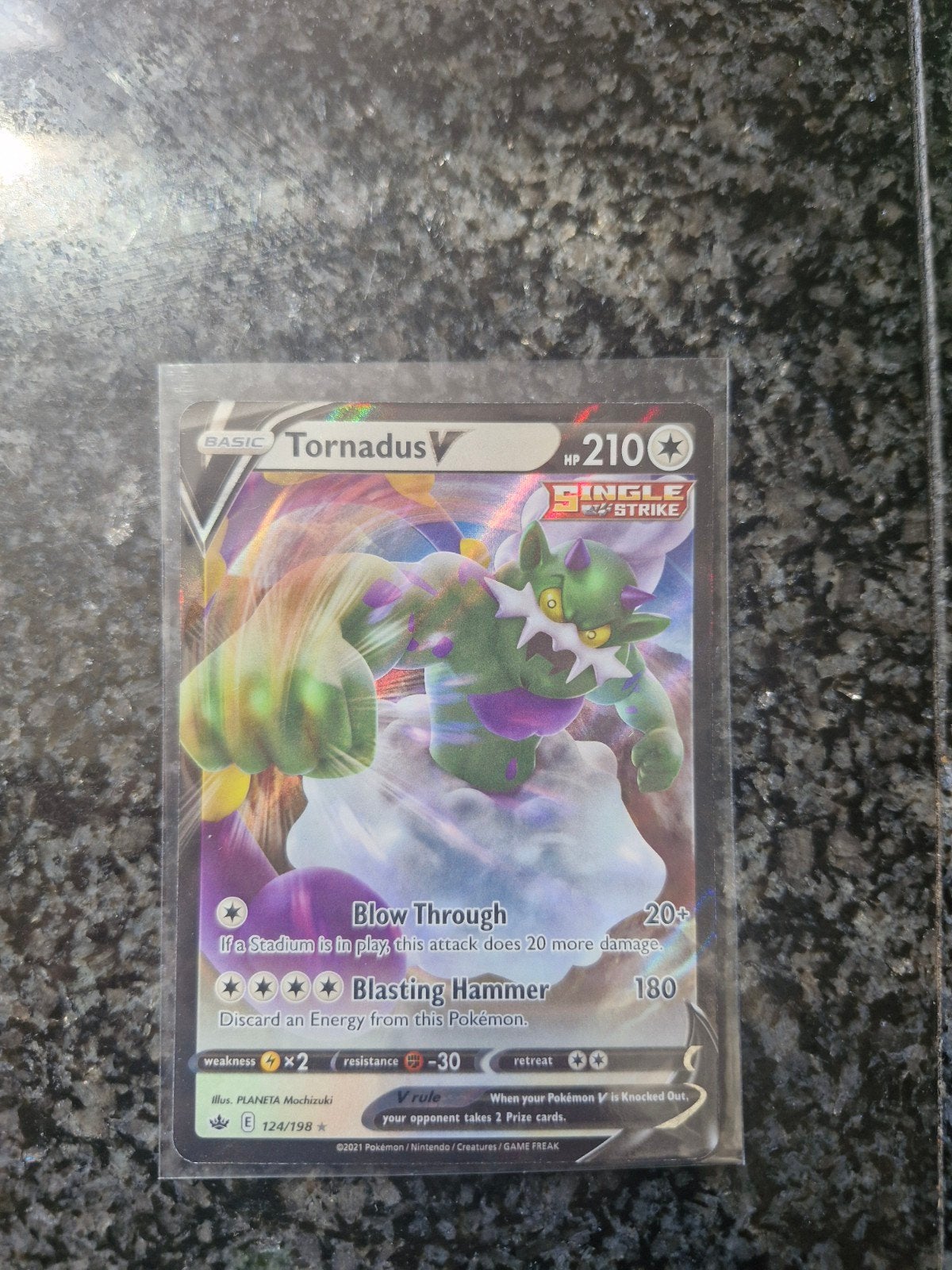 Tornadus V Pokémon Kaart - Single Strike 124/198, Ophalen of Verzenden, Zo goed als nieuw, Losse kaart