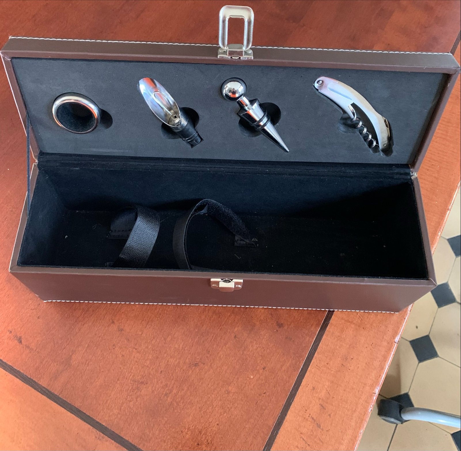 Luxe Wijn Cadeauset in Lederen Koffer met Accessoires, Ophalen of Verzenden, Nieuw, Overige materialen, Minder dan 5 flessen