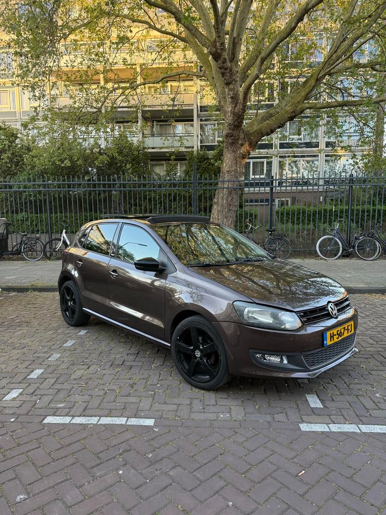 Volkswagen Polo 1.2 (2011) - Panorama dak - Goed onderhouden, Auto's, Volkswagen, Voorwielaandrijving, 967 kg, 40 €/maand, Bruin