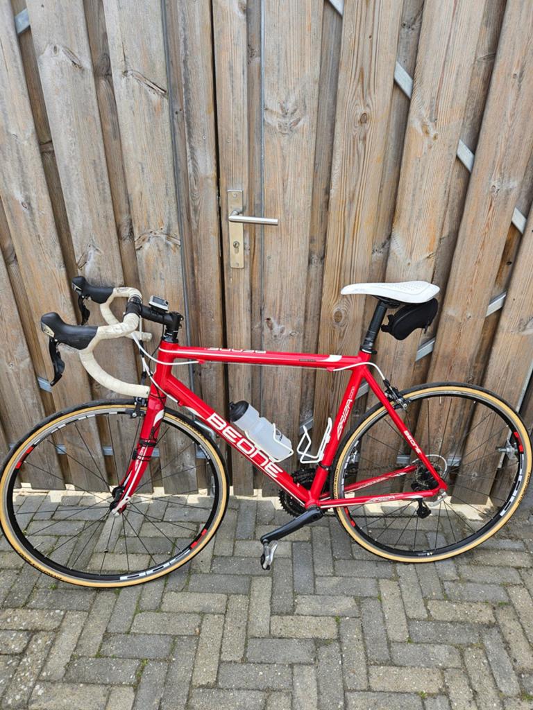 Beone Briza Comp, Shimano 105 black, 28 inch, Aluminium, 57 tot 61 cm, Meer dan 20 versnellingen