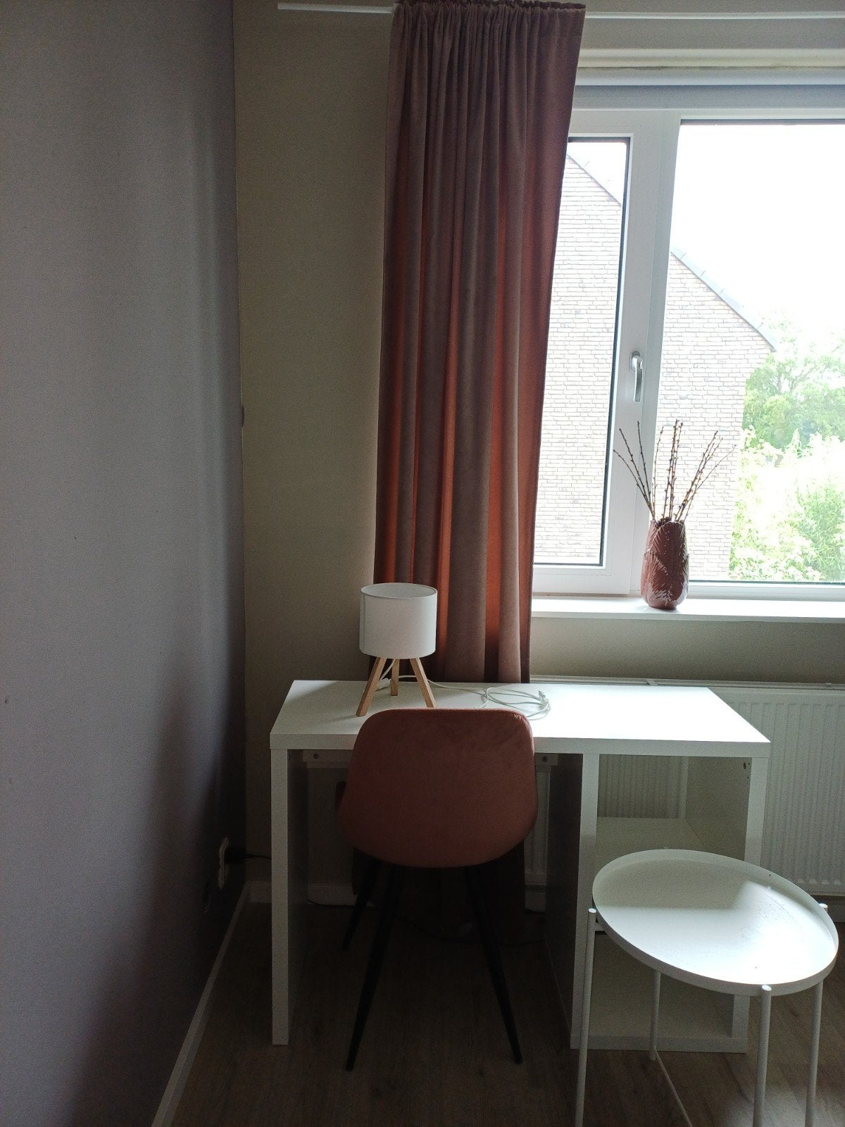 Bureau/roze gordijnen/roze stoel/tafeltje/lampje, Ophalen, Zo goed als nieuw, Meisje