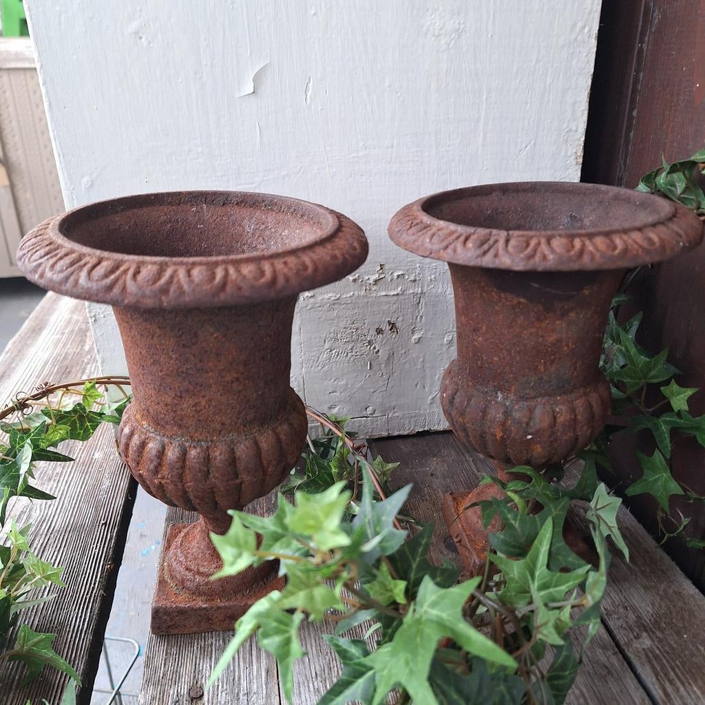 Set van 2 Franse gietijzeren grafvaasjes - 22 cm hoog, Antiek en Kunst, Ophalen