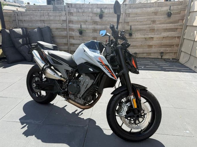 KTM Duke 790 - Bouwjaar 2024 - 2e Eigenaar, Motoren, 2 cilinders, Gebruikt, Particulier, Meer dan 35 kW
