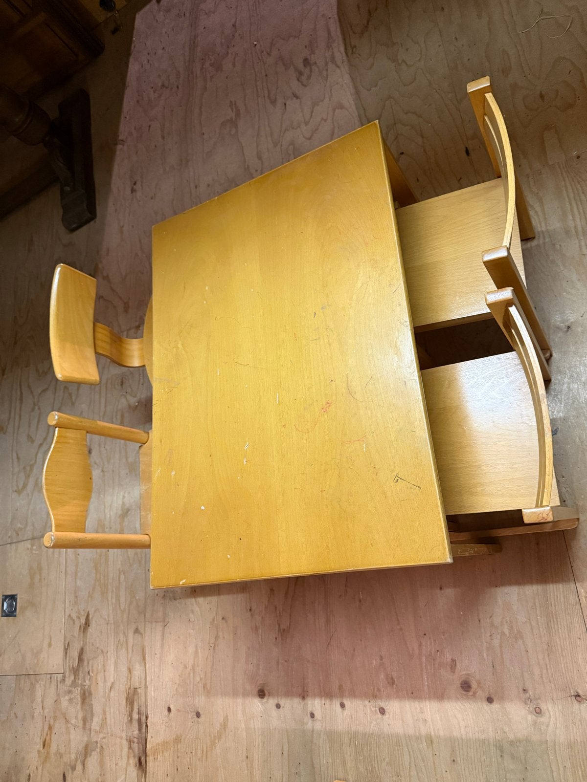 Houten Kindertafel met Stoeltjes - Gebruikt, Kinderen en Baby's, Kinderkamer | Tafels en Stoelen, Ophalen, Gebruikt, Tafel(s) en Stoel(en)