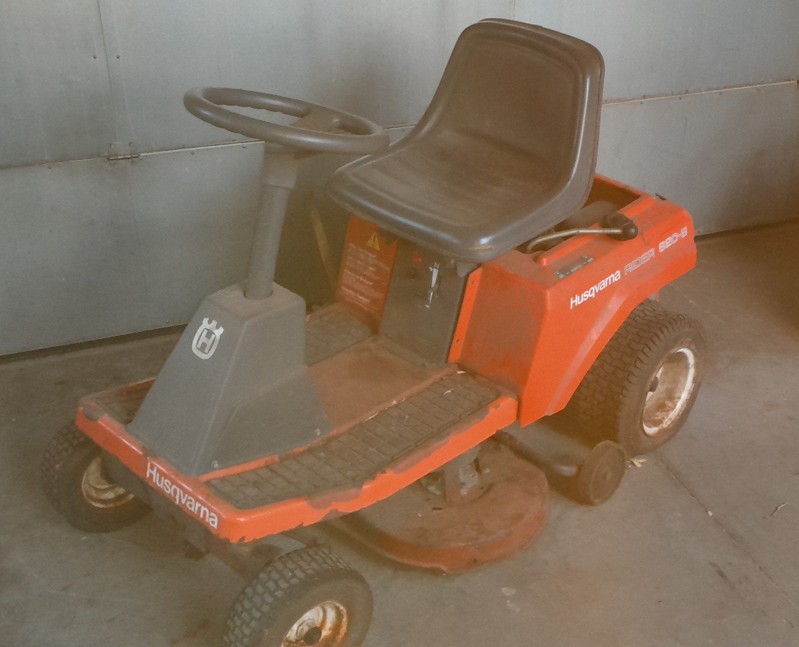 Husqvarna Rider 820-8 Zitmaaier - loop of sloop, Ophalen, Cirkelmaaier, Gebruikt, Benzine-grasmaaier
