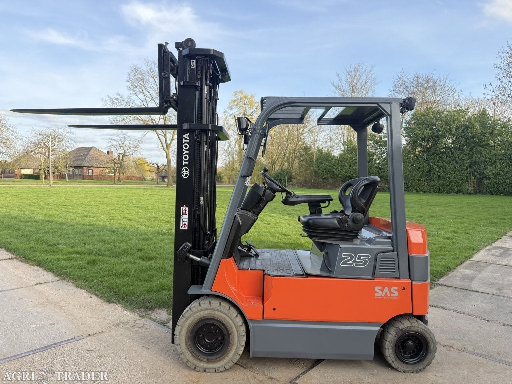 Toyota 2500KG triplo 5M freelift Sideshift non marking bande