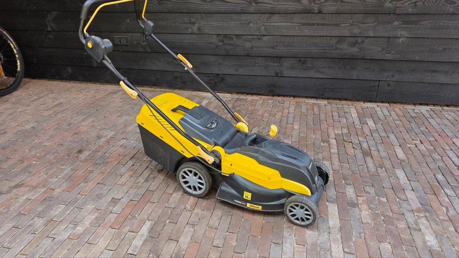 Zo goed als nieuwe Powerplus elektrische grasmaaier, Ophalen, Cirkelmaaier, Elektrische grasmaaier, Zo goed als nieuw