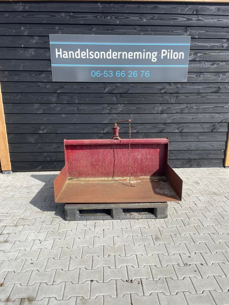PZ 135 en Grondbak, Zakelijke goederen, Ophalen of Verzenden, Weidebouw