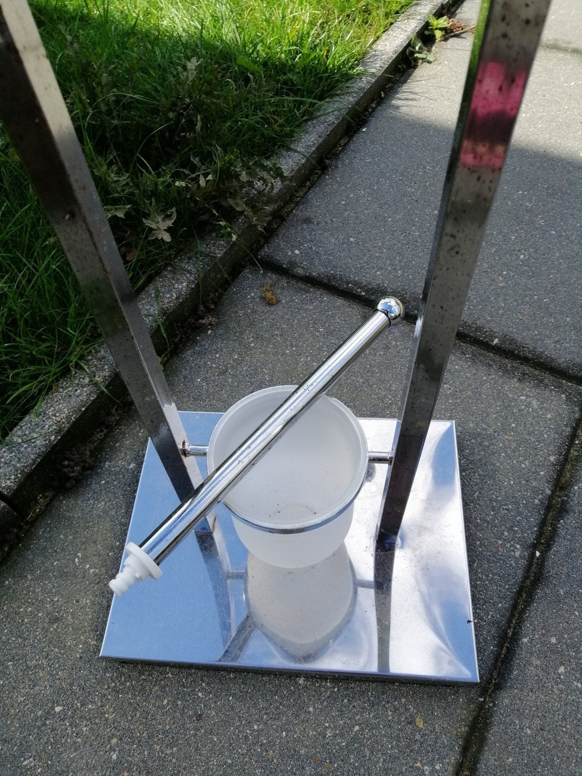 Toiletrolhouder met borstel - Chroom, Huis en Inrichting, Badkamer | Badtextiel en Accessoires, Ophalen, Gebruikt, Zilver, Toilet-accessoire