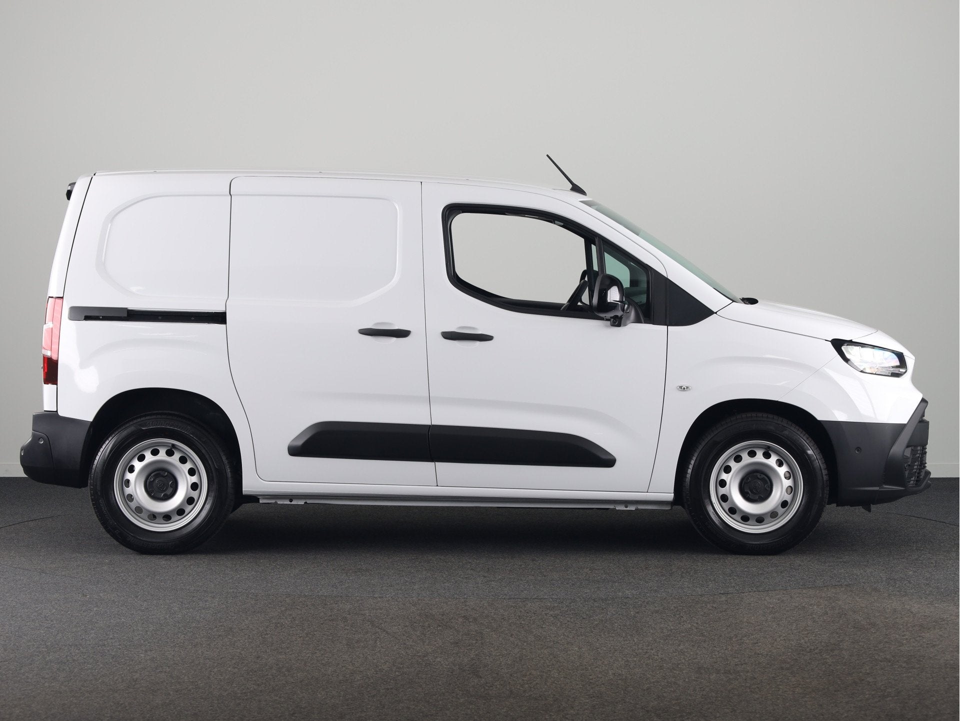 Toyota PROACE CITY Electric 10th Anniversary 50 kWh *NIEUW*, Wit, Origineel Nederlands, 2 stoelen, Toyota