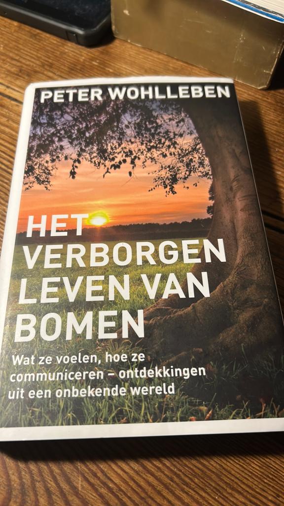 Peter Wohlleben - Het verborgen leven van bomen, Boeken, Bloemen, Planten en Bomen, Peter Wohlleben, Ophalen of Verzenden, Zo goed als nieuw