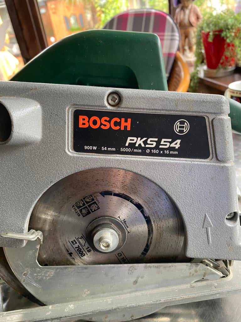 Bosch circelzaag in zeer goede staat, Ophalen, Cirkelzaag, Zo goed als nieuw, 30 tot 70 mm