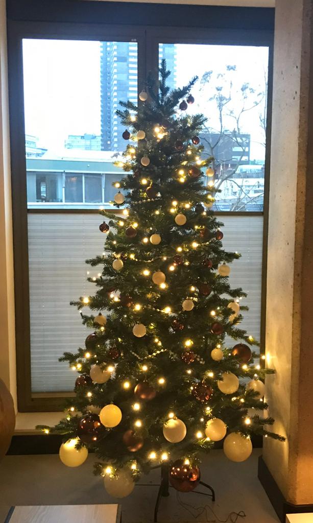 Kunst kerstboom met ingebouwde verlichting, 2.15m hoog, Diversen, Ophalen, Zo goed als nieuw