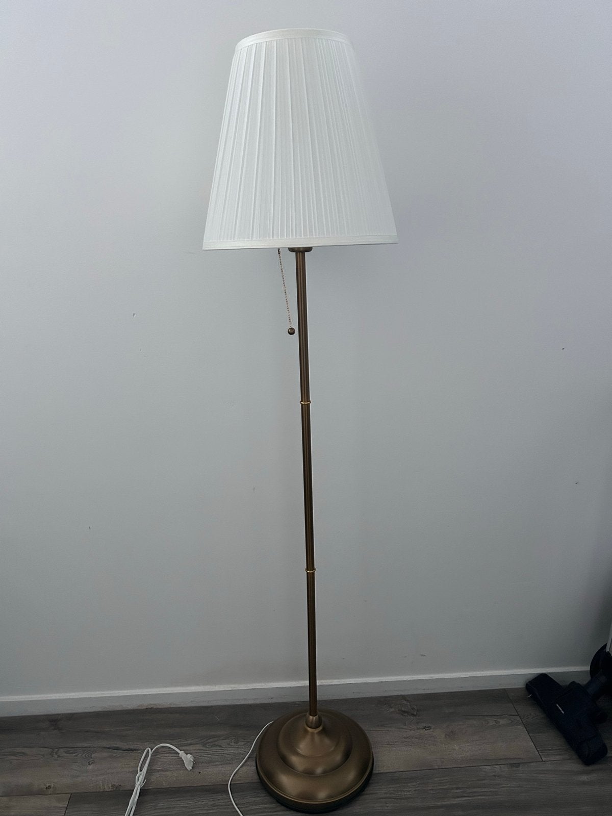 Nieuwe staande lamp met witte kap, Ophalen, Nieuw, E27 (groot), Metaal