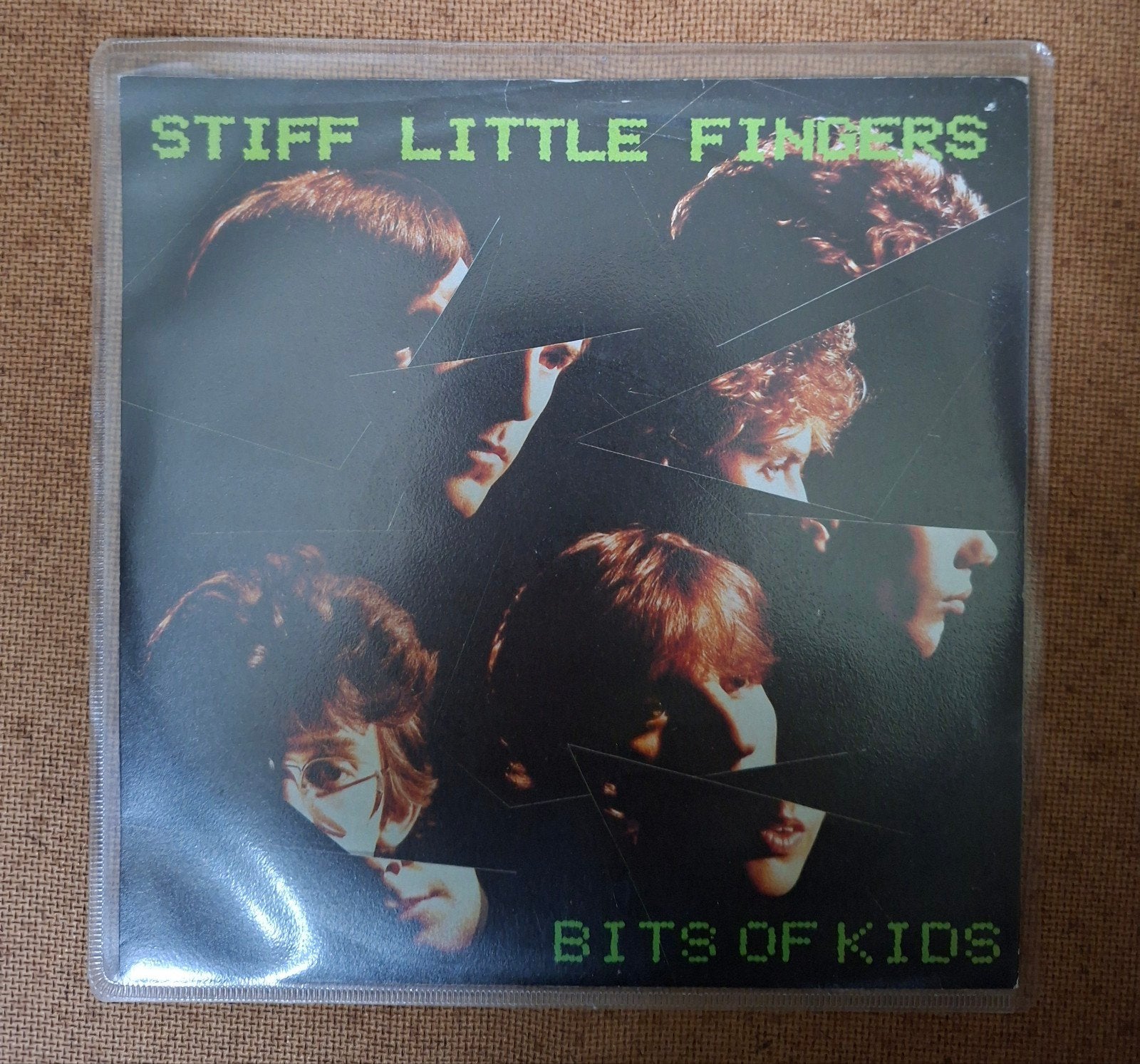 Stiff little fingers -  Bits of kids - TOP, Ophalen of Verzenden, Gebruikt, 7 inch, Pop