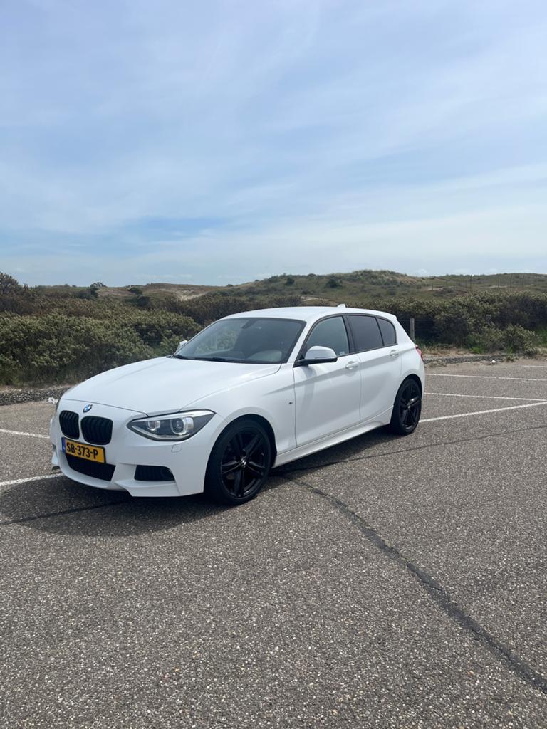 BMW 1-Serie 116i 136PK 5D 2014 Wit, 1-Serie, Zwart, 4 cilinders, Alcantara