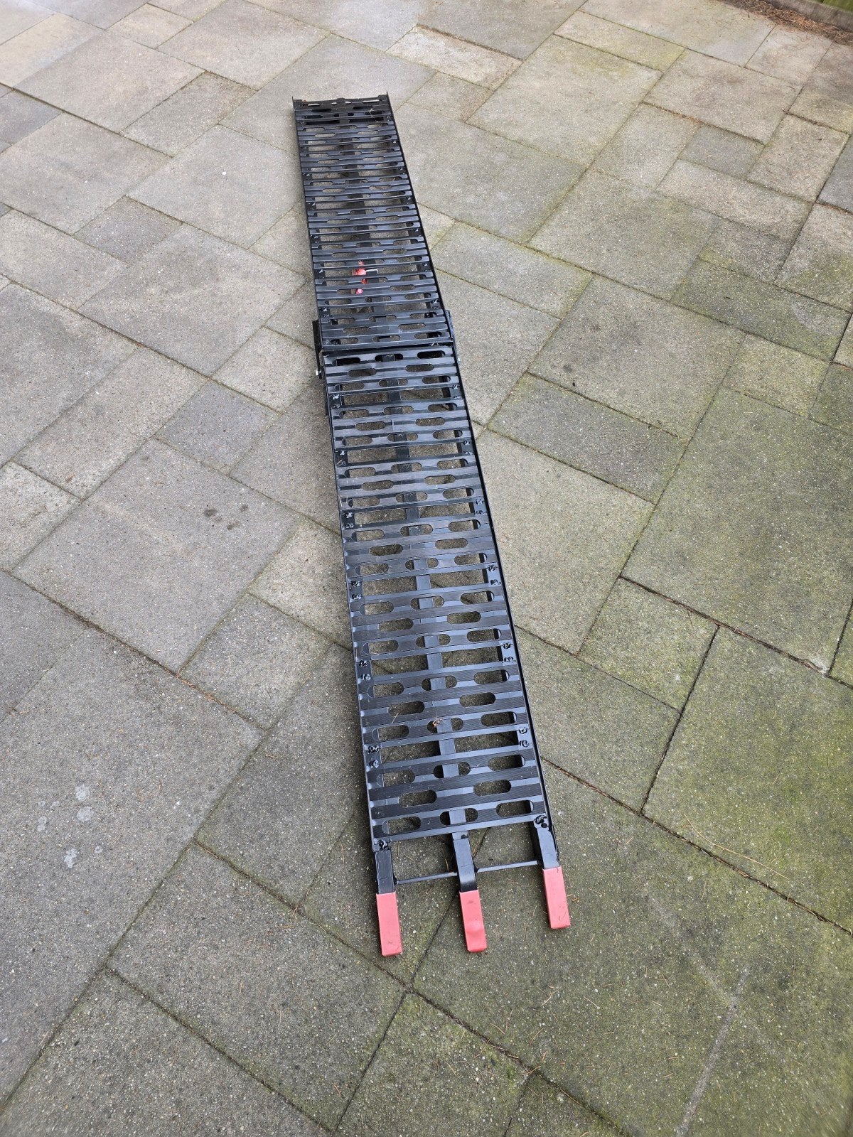 Oprijplaat / Laadklep - Max. 500kg - Opvouwbaar, Ophalen, Zo goed als nieuw
