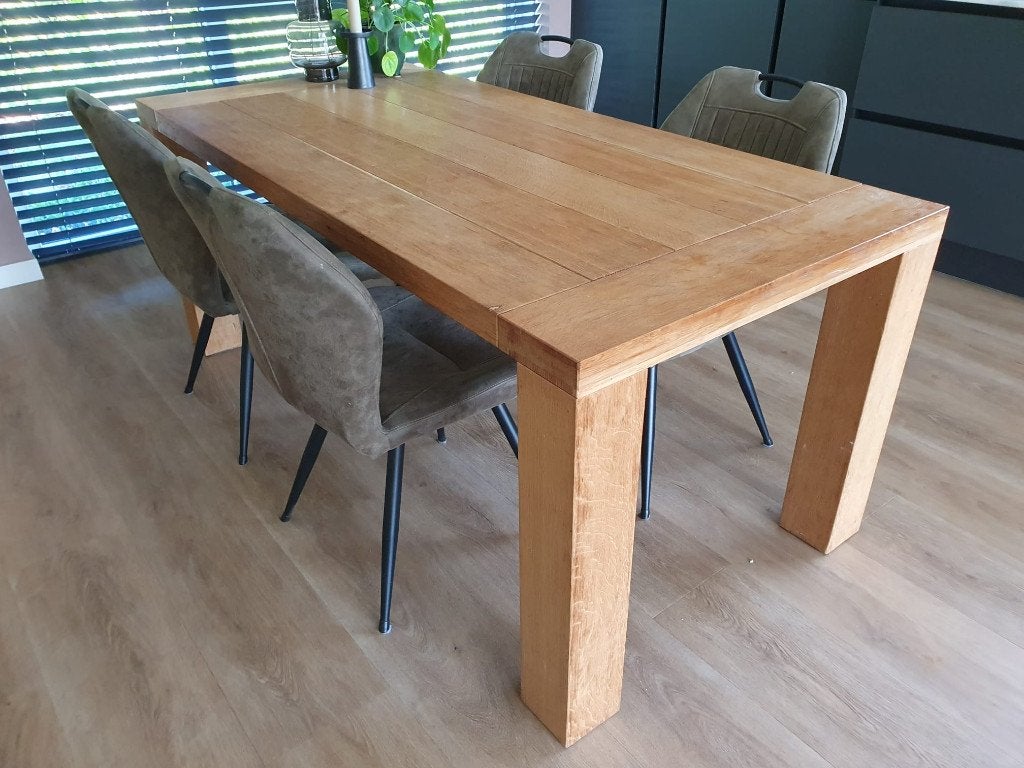 Eettafel eikenhout (zware kwaliteit) met 4 stoelen, Huis en Inrichting, Tafels | Eettafels, Ophalen, Gebruikt, Eikenhout, 50 tot 100 cm