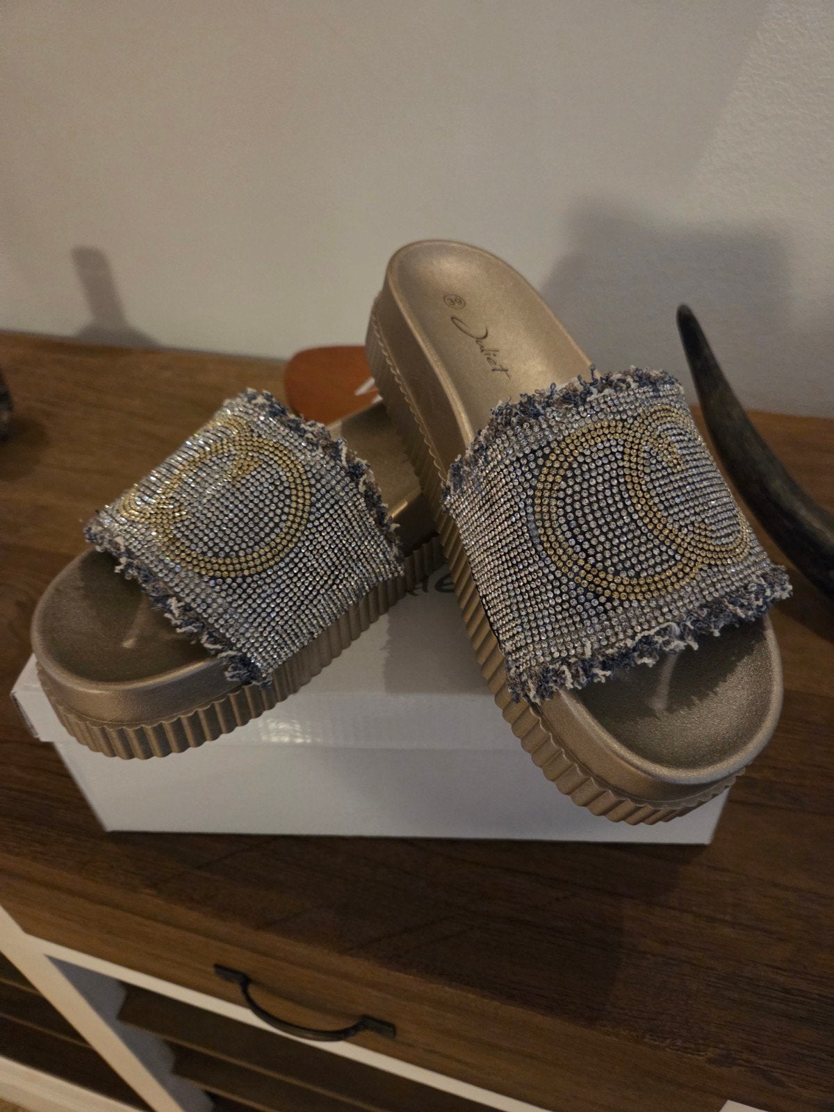 Partij merkkleding mooie kleine partij slipers, Kleding | Dames, Schoenen, Nieuw, Slippers, Overige kleuren, Ophalen of Verzenden