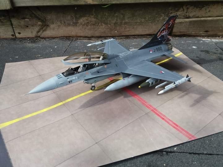 F-16B j-882 tiger 1/32, Overige merken, Nieuw, Ophalen of Verzenden, Groter dan 1:72