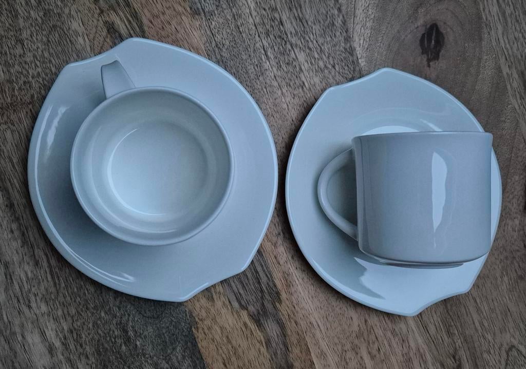 2x Villeroy & Boch Alba espressokop met schotel, Ophalen of Verzenden, Zo goed als nieuw, Overige stijlen, Kop(pen) en/of Schotel(s)