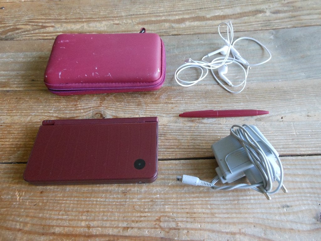 Nintendo DSi XL met 30 spellen, Spelcomputers en Games, Spelcomputers | Nintendo DS, Zo goed als nieuw, Dsi XL, Rood, Met games
