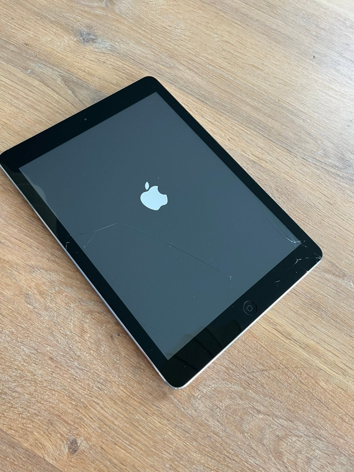 iPad Air 1 – Werkt nog, scherm heeft een barst, Computers en Software, 10 inch, Gebruikt, Apple iPad Air, Ophalen of Verzenden