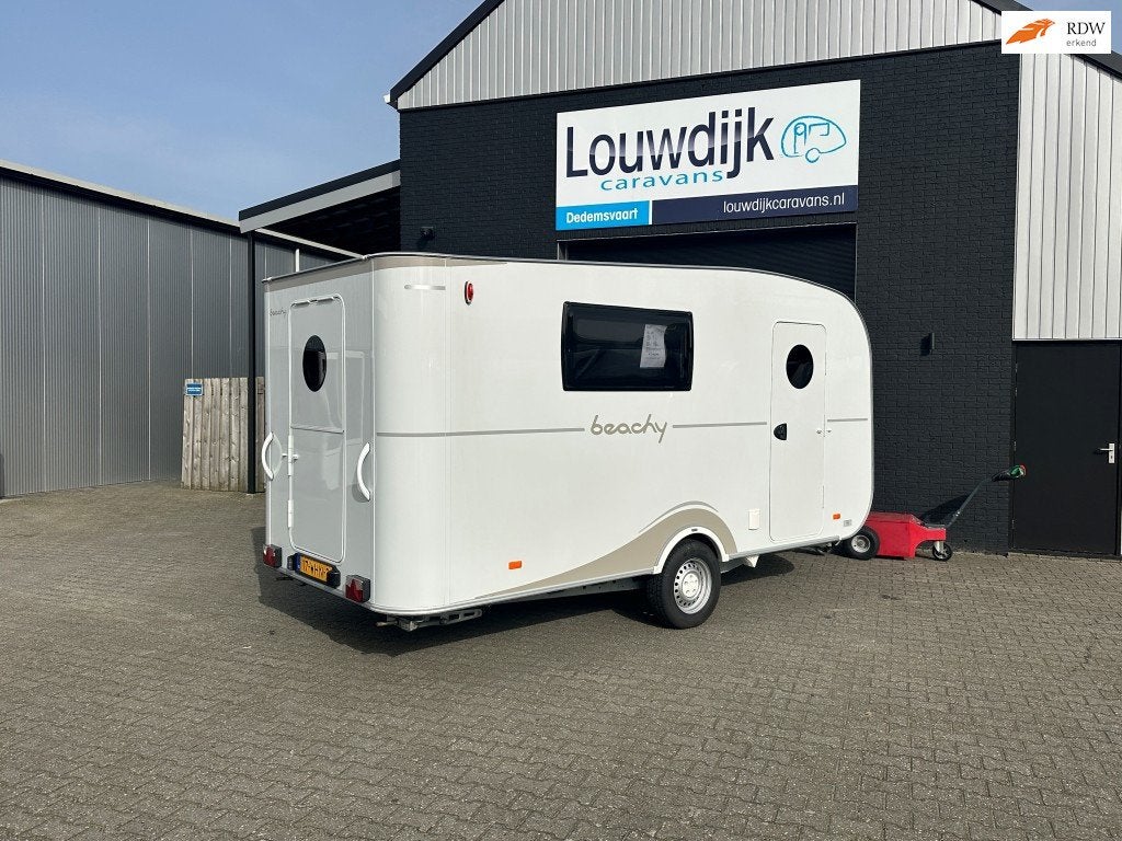 HOBBY Beachy 450 ’23 (4 pers. 822 kg), Caravans en Kamperen, Rondzit, Hobby, Bedrijf, Kelvinstraat 23
7701BZ  Dedemsvaart, NL