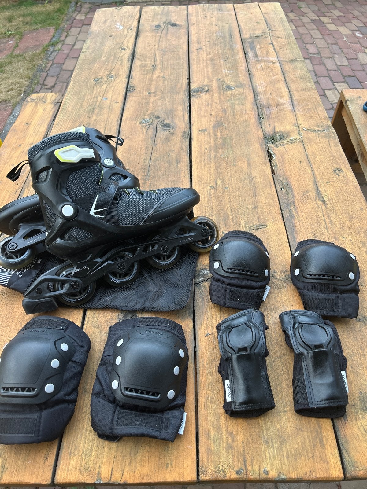 Skeelers maat 43 met complete beschermset, Sport en Fitness, Skeelers, Ophalen, Zo goed als nieuw, Inline skates 4 wielen