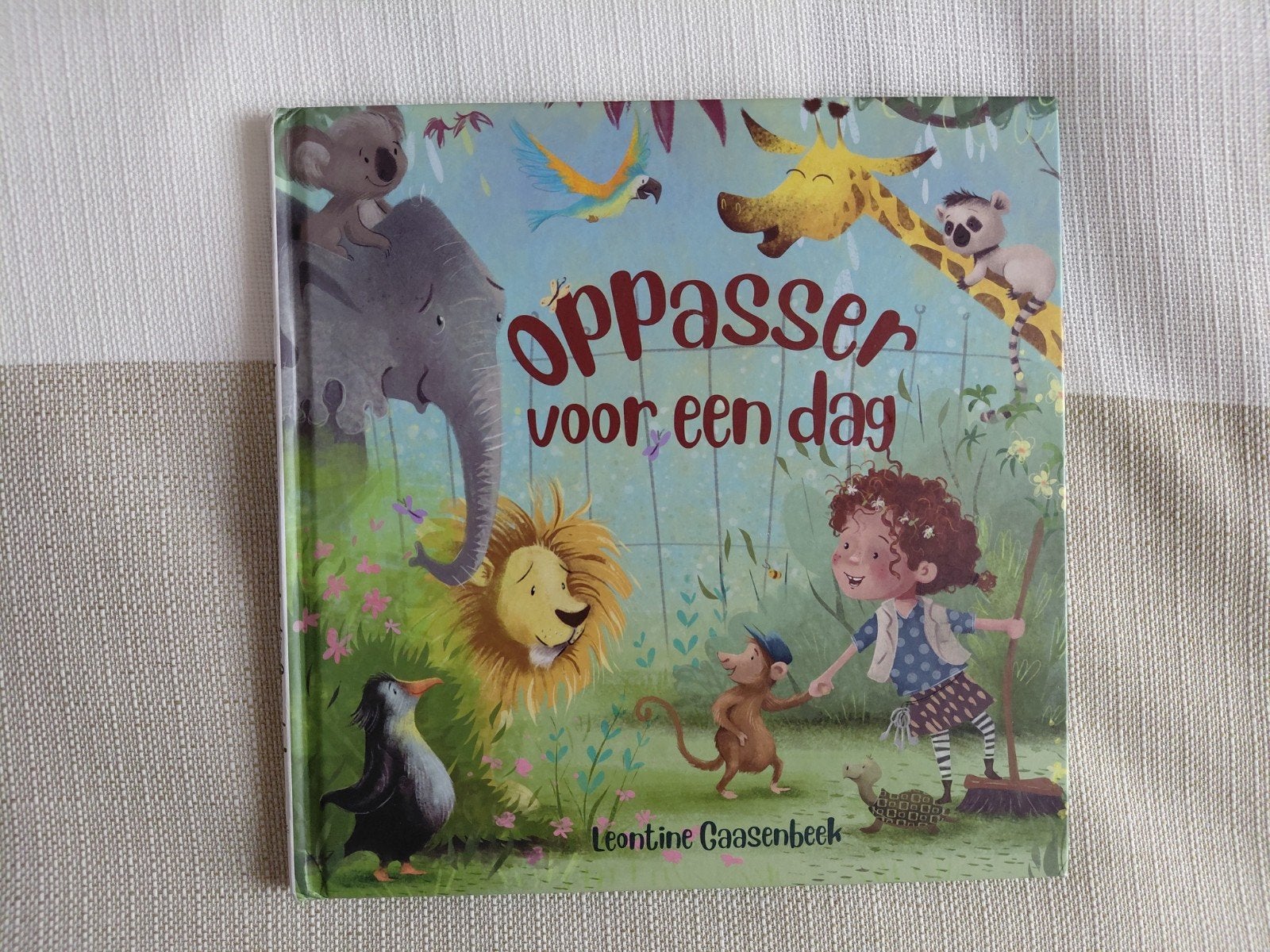 Leontine Gaasenbeek - Oppasser voor een dag, Ophalen of Verzenden, Zo goed als nieuw, Leontine Gaasenbeek