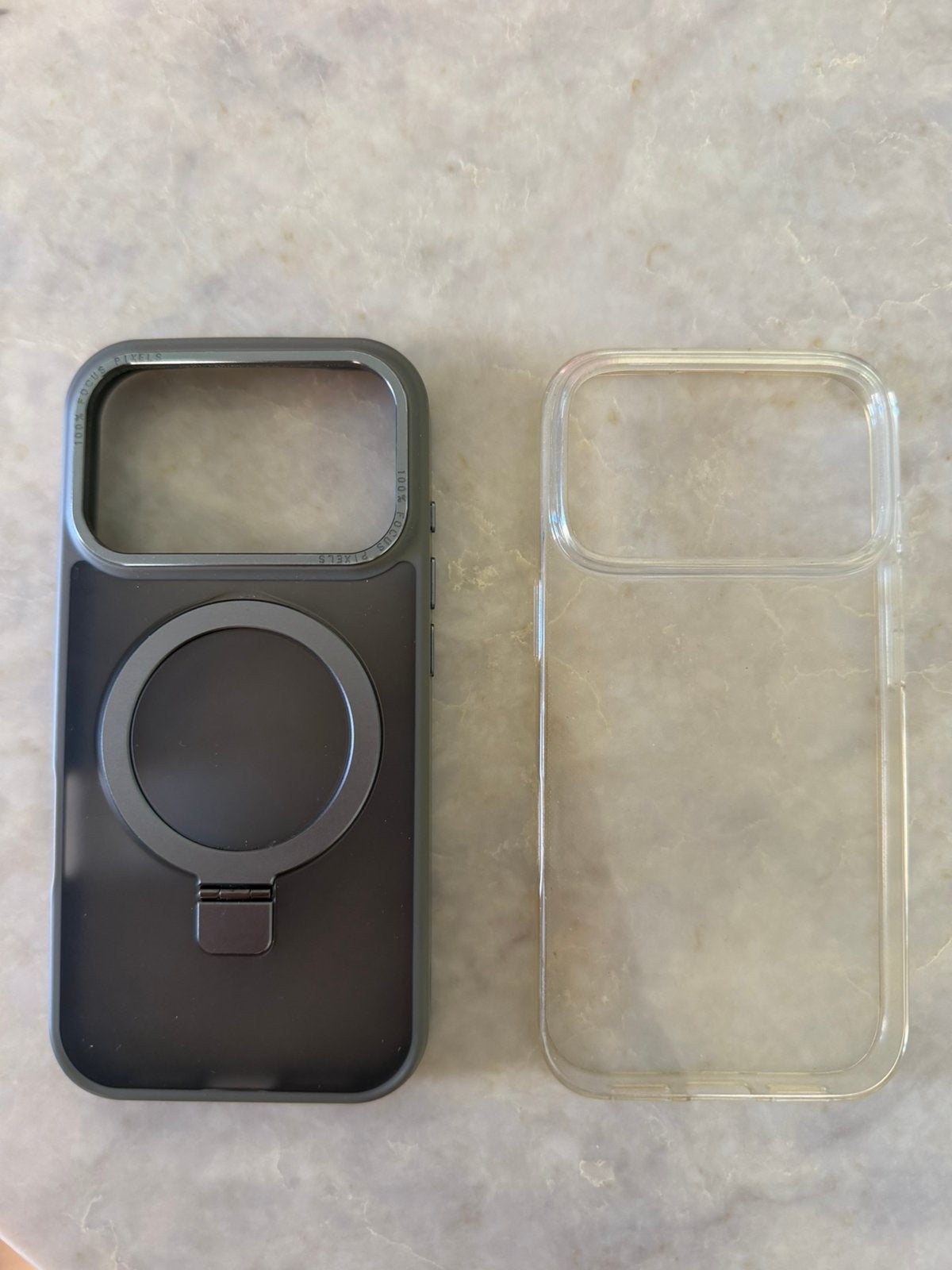 Twee iPhone 17 pro hoesjes, Ophalen of Verzenden, Zo goed als nieuw