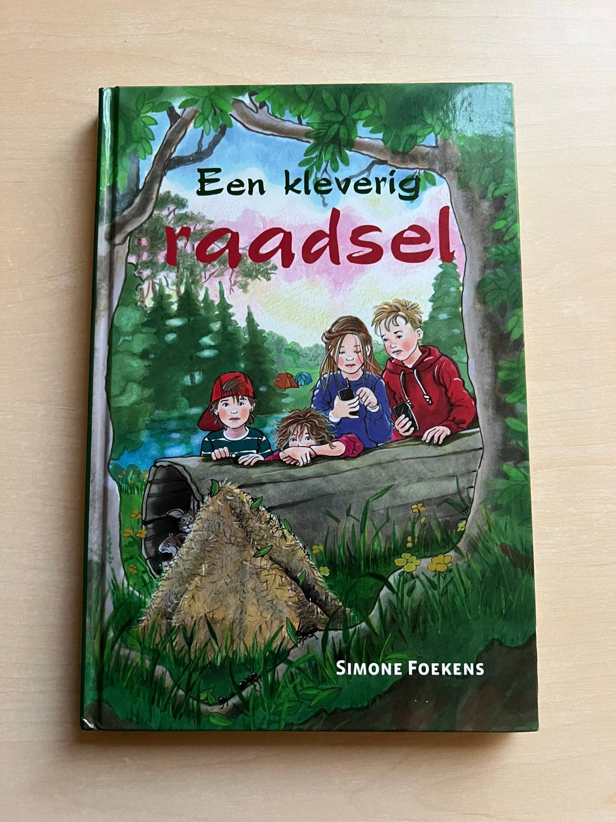Een kleverig raadsel door Simone Foekens, Ophalen of Verzenden, Gelezen