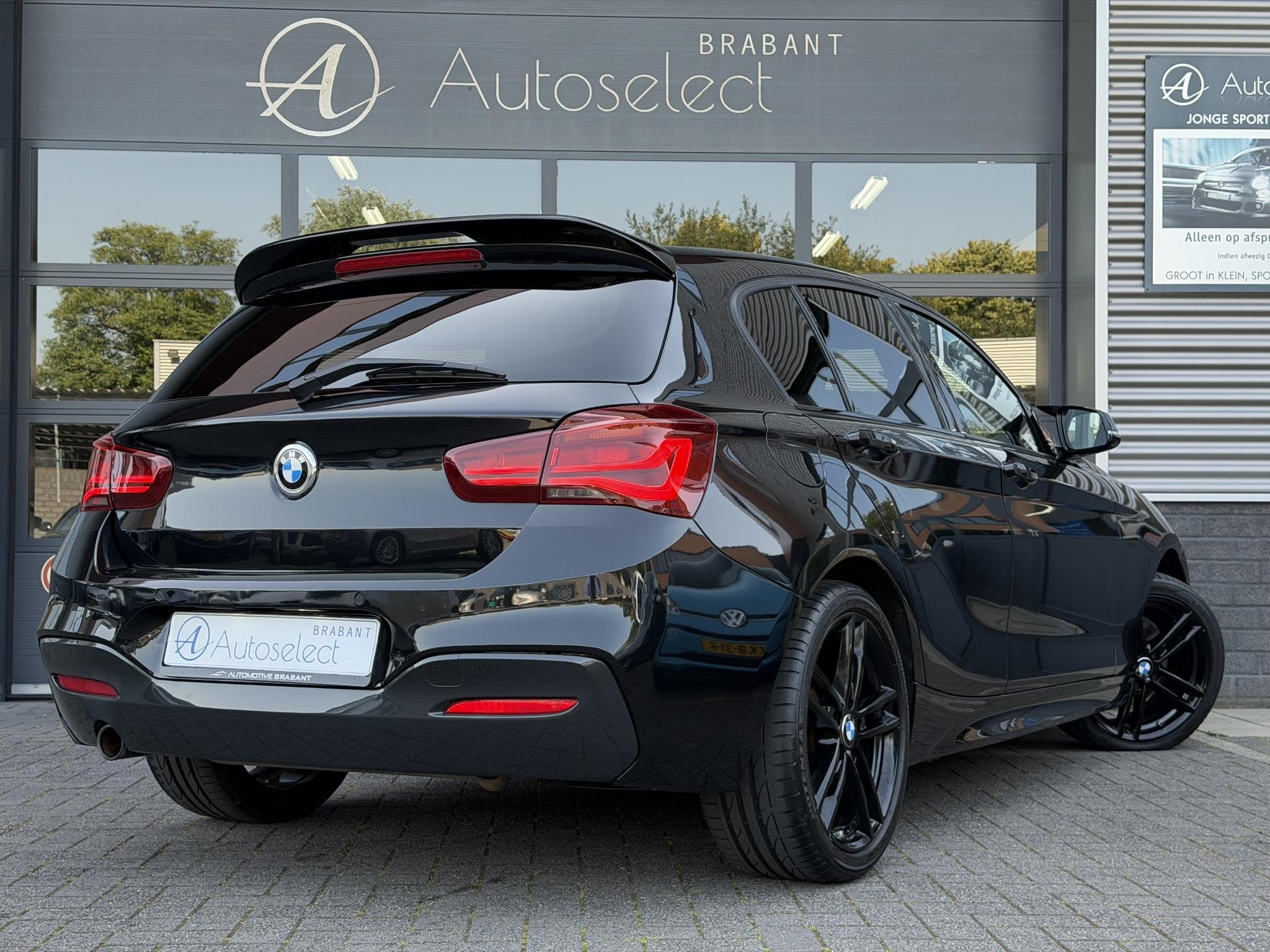BMW 1-serie 118i M Sport Edition Navi | Bluetooth | Automaat, Auto's, Gebruikt, Zwart, Leder, Bedrijf