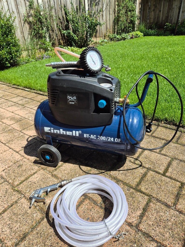 compressor, Doe-het-zelf en Verbouw, Ophalen, 10 bar of meer, Zo goed als nieuw, 200 tot 400 liter/min