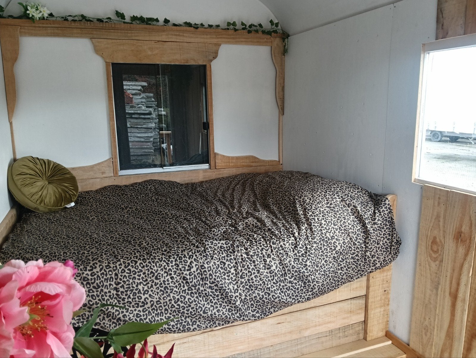 Foto 12 van Unieke Pipowagen/Tiny House met veranda met heerlijk bed.