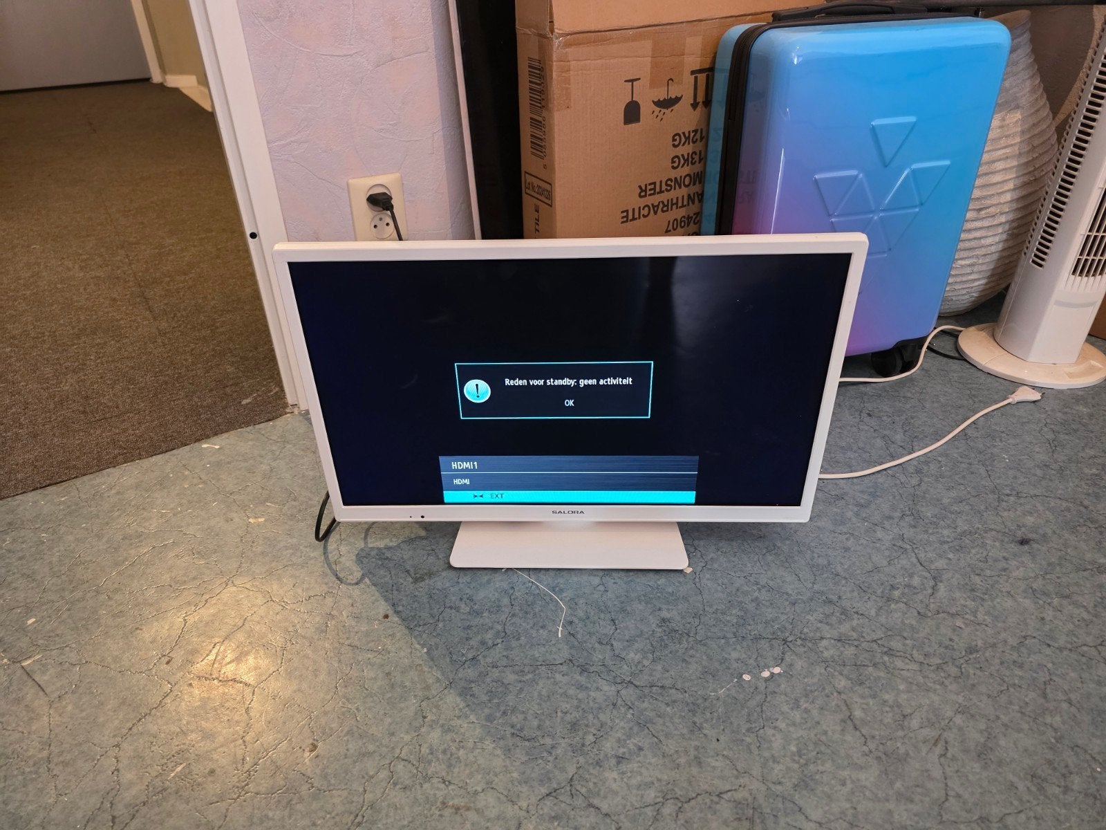 salora smart tv 24 inch met afstandbediening, Ophalen