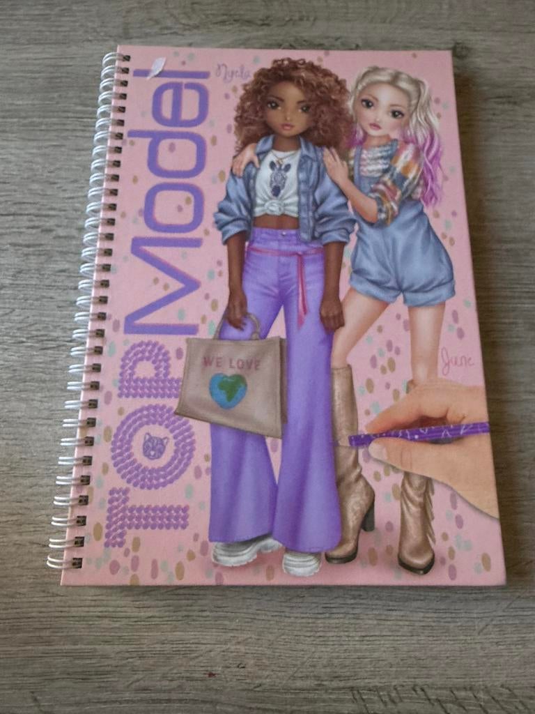 Topmodel tekenboek nieuw!, Ophalen of Verzenden, Zo goed als nieuw