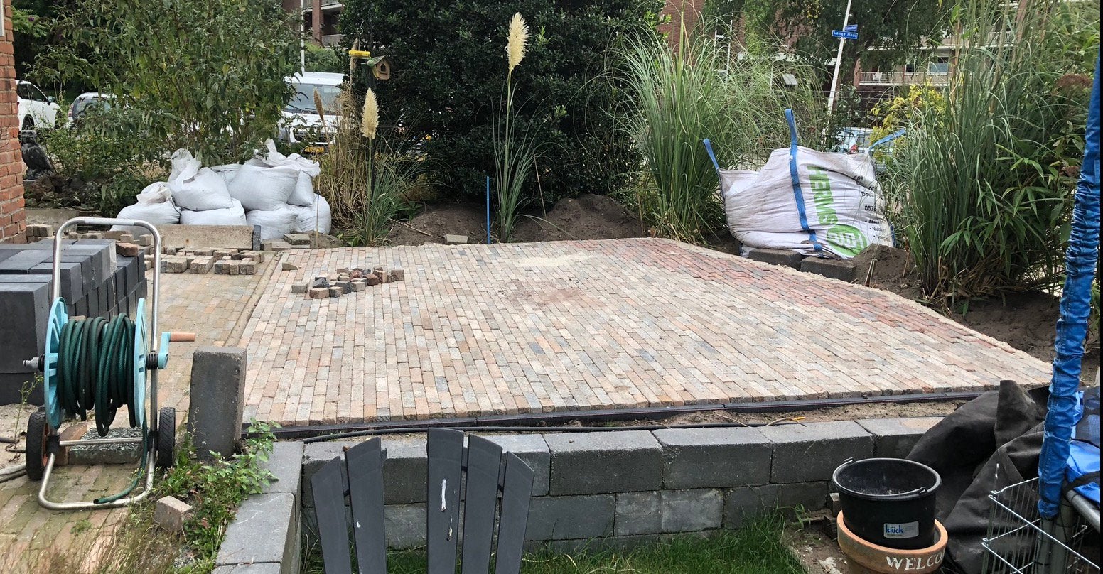 Gratis: 4m2 +8m2 bonte betonklinkers, Ophalen, Gebruikt, Klinkers, 10 m² of meer