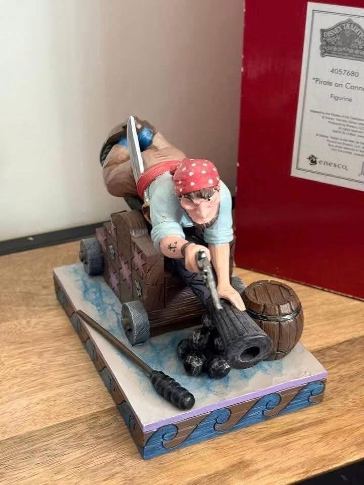 Disney D23 exclusive jim shore pirates on canon, Verzamelen, Ophalen of Verzenden, Mickey Mouse, Zo goed als nieuw, Beeldje of Figuurtje