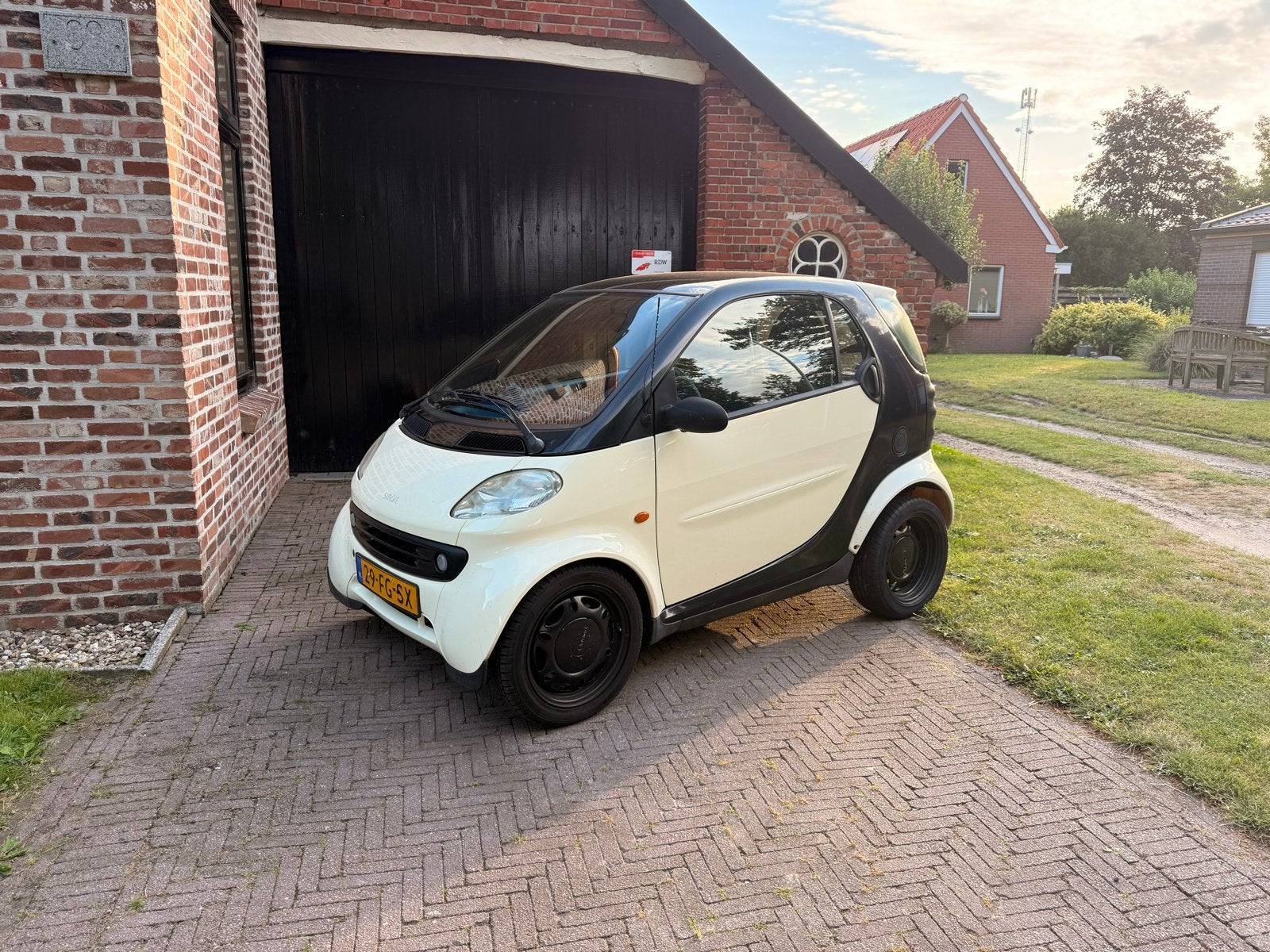 MCC Smart 0.6 40KW AUT 2000 Zwart, Auto's, Automaat, 54 pk, Origineel Nederlands, Overige kleuren