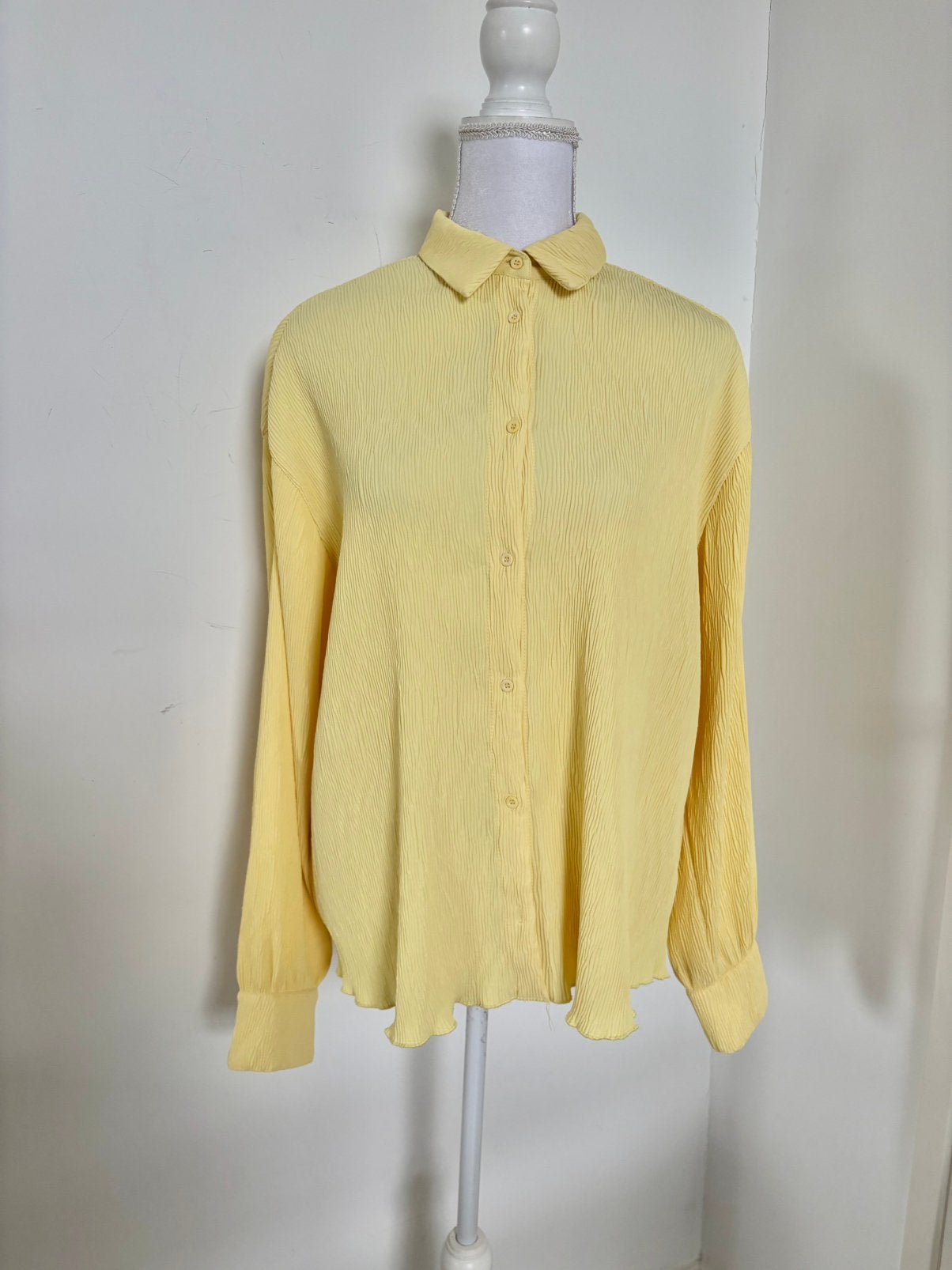 Lichtgele ruimvallende crinkle-blouse - Shoeby - maat S, Kleding | Dames, Ophalen of Verzenden, Nieuw, Maat 36 (S), Geel