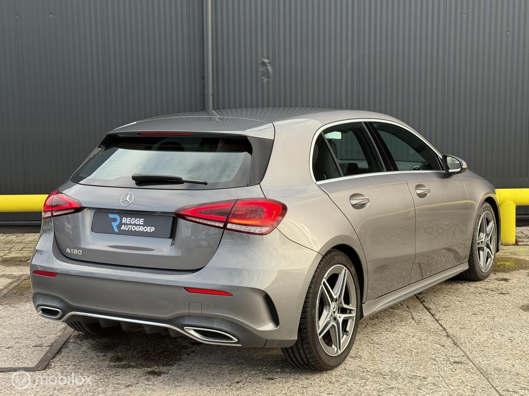 Mercedes A-klasse 180 AMG-Pakket NIEUWSTAAT, Auto's, Mercedes-Benz, 136 pk, Gebruikt, 4 cilinders, Automatische klimaatregeling
