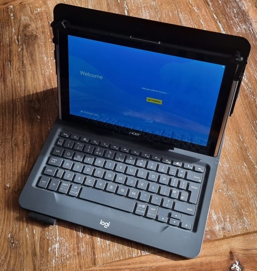 ACER Iconia One 10 incl. adapter en toetsenbord hoes, 10 inch, Ophalen of Verzenden, Zo goed als nieuw, Iconia One 10