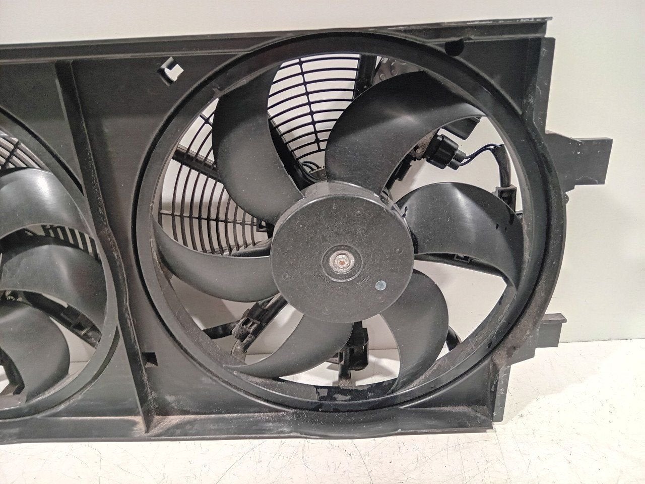 Koelventilatormotor Nissan Leaf, Onderdelen@venauto.nl, Van der Ven Autorecycling B.V., Gebruikt, Ettenseweg 76, 4706 PB Roosendaal, The Netherlands