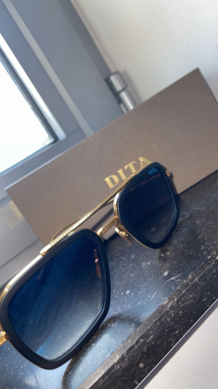 Dita Zonnebril - Zo goed als nieuw, Zonnebril, Zwart, Zo goed als nieuw, Ophalen